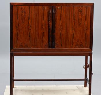 BARSKÅP, troligen Torbjörn Afdal, Mellemstrands trevareindustri, Vigrestad, Norge, etikettmärkt.