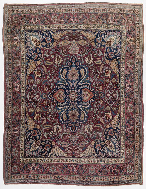 Carpet, Mesh, semi-antique. approx. 335 x 250 cm.