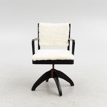 A desk chair, first part of the 20th century.