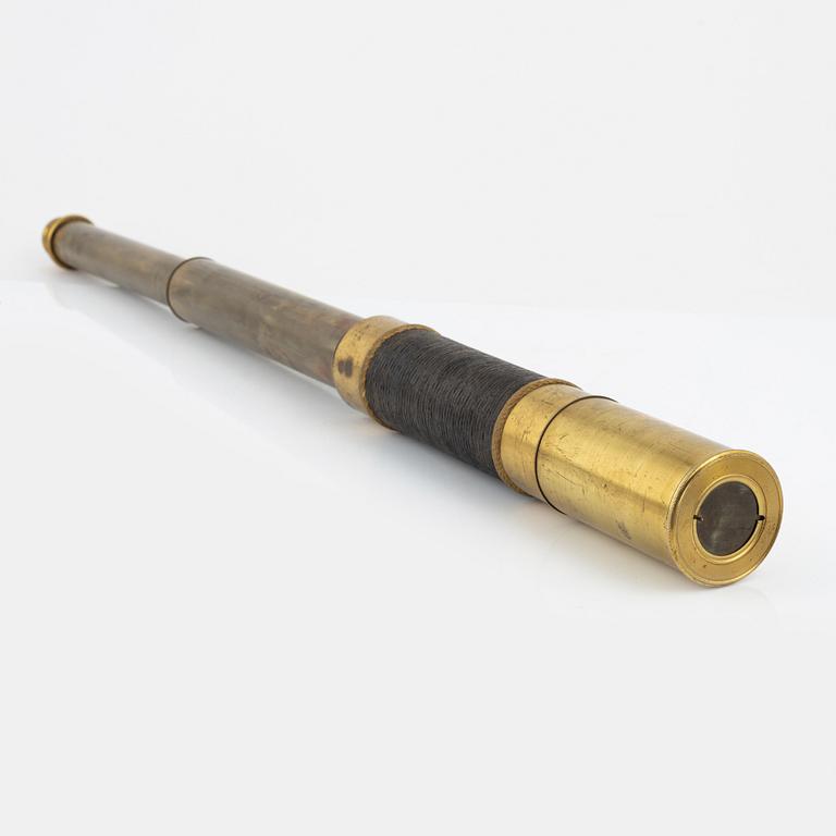A brass telescope, around 1900.