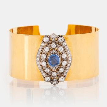 464A. An 18K gold and platinum bracelet set with a faceted sapphire and round brilliant-, eight- and rose-cut diamonds.