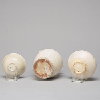 KANNA, KRUKA samt SKÅL, keramik. Sydostasien, troligen 1500-1600-tal.