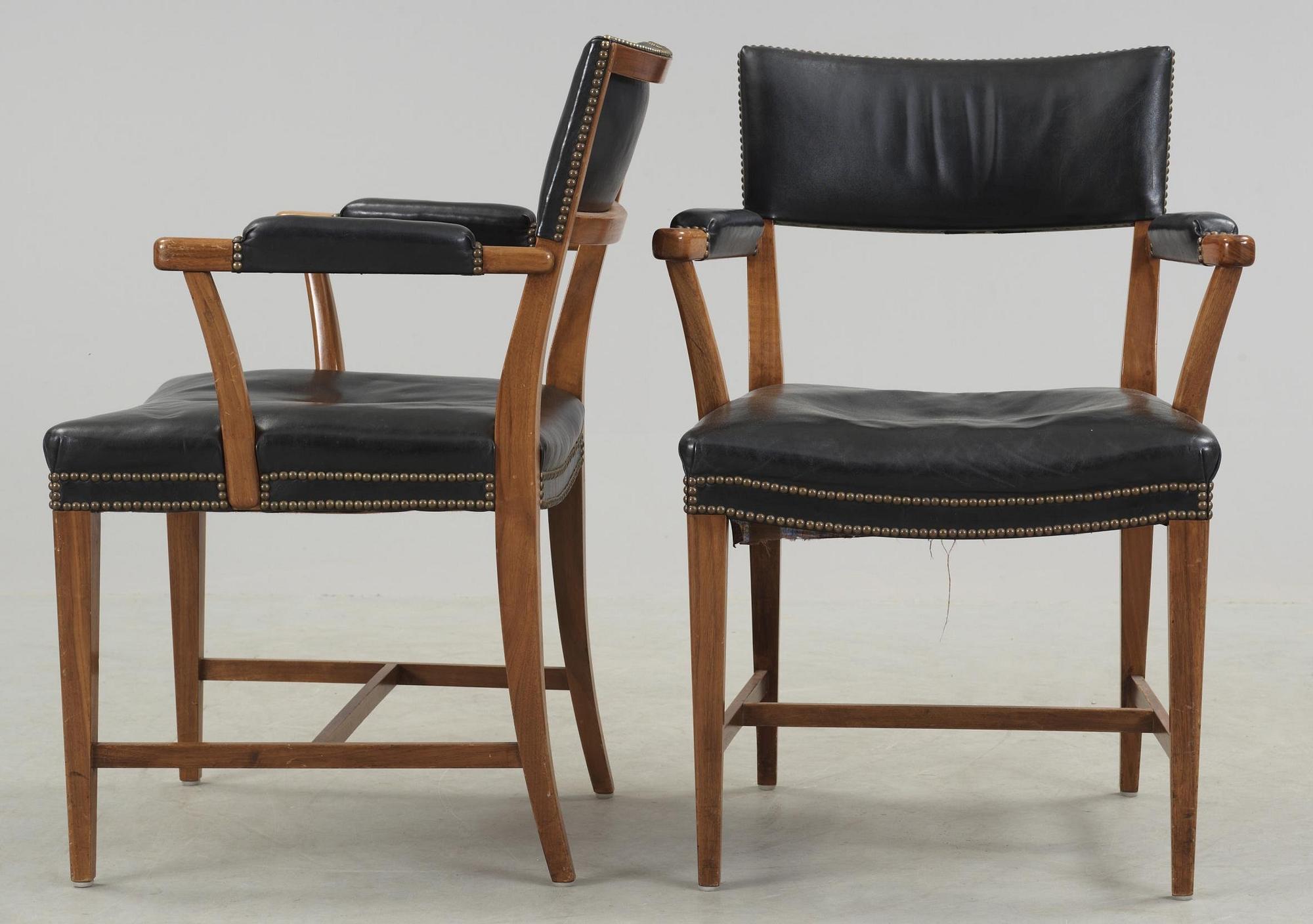 JOSEF FRANK, karmstolar, ett par, Firma Svenskt Tenn, modell 695.