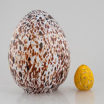 Monica Backström, two egg sculptures, Kosta, Sweden, second half of the 20th century.