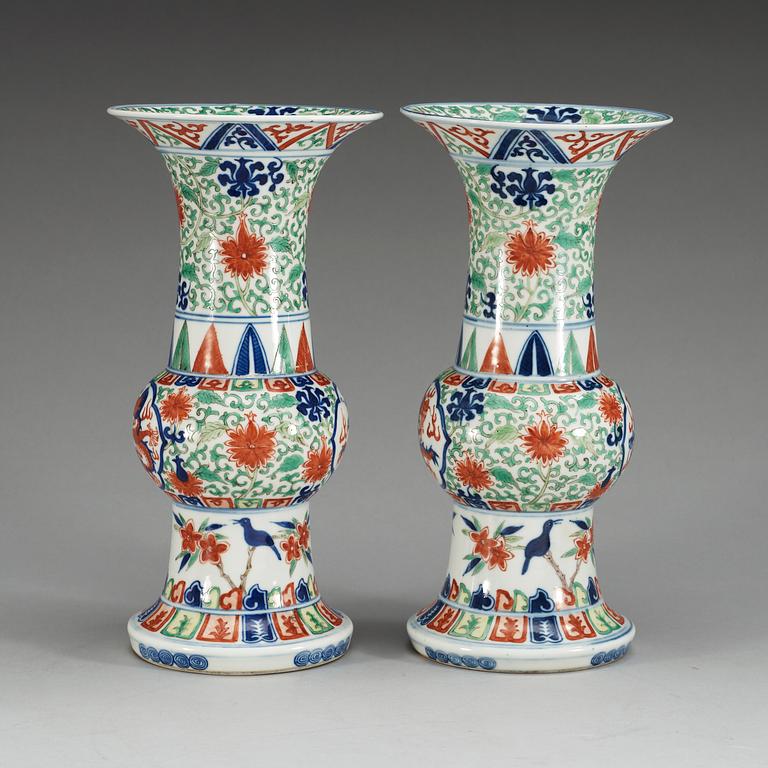 A pair of wucai vases, Qing dynasty, presumably Yongzheng with Wanli six character mark.