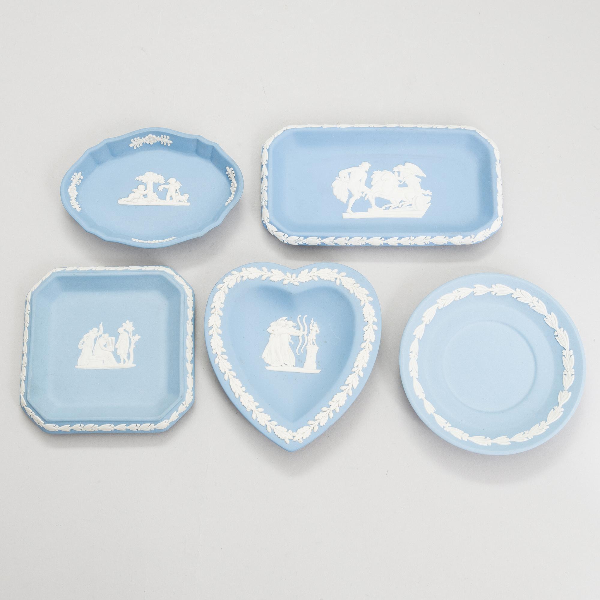 WEDGWOOD, Jasperware, 30 delar, England 1900-talets andra hälft.