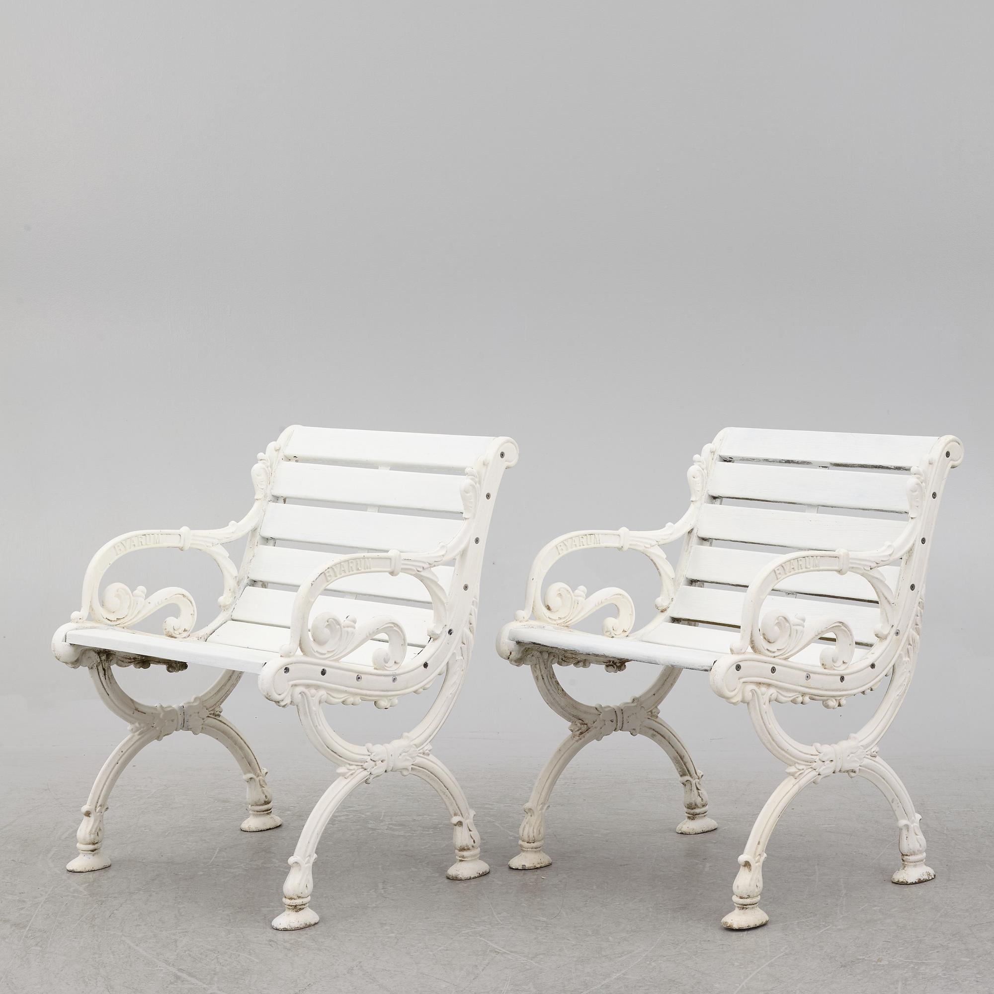 A garden sofa, a table and a pair of chairs, Byarums bruk.