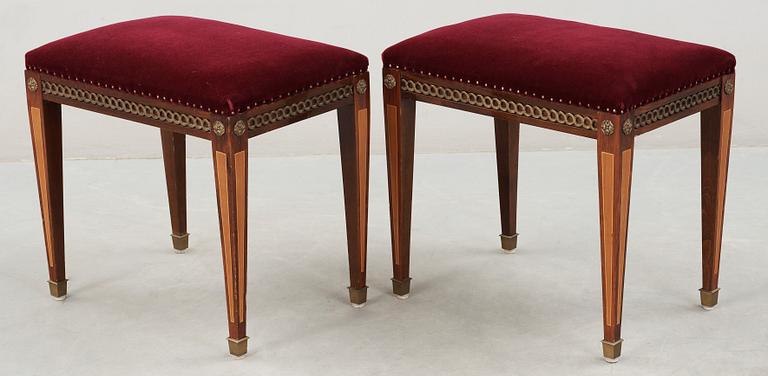 TABURETTER, ett par, gustaviansk stil, 1900-talets mitt.