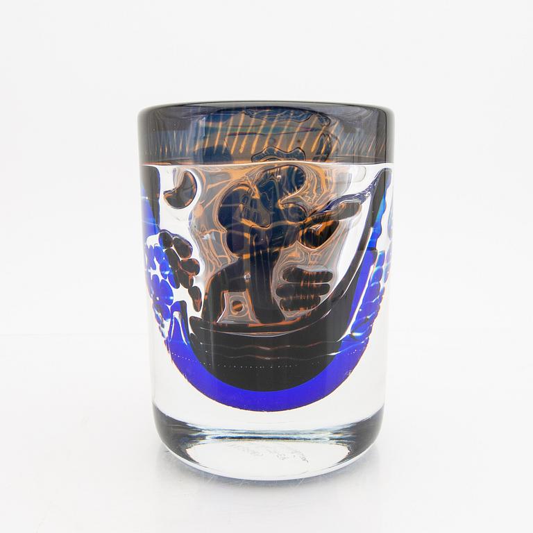 An Edvin Öhrström signed Gonodljären glass vase from Orrefors 1979.