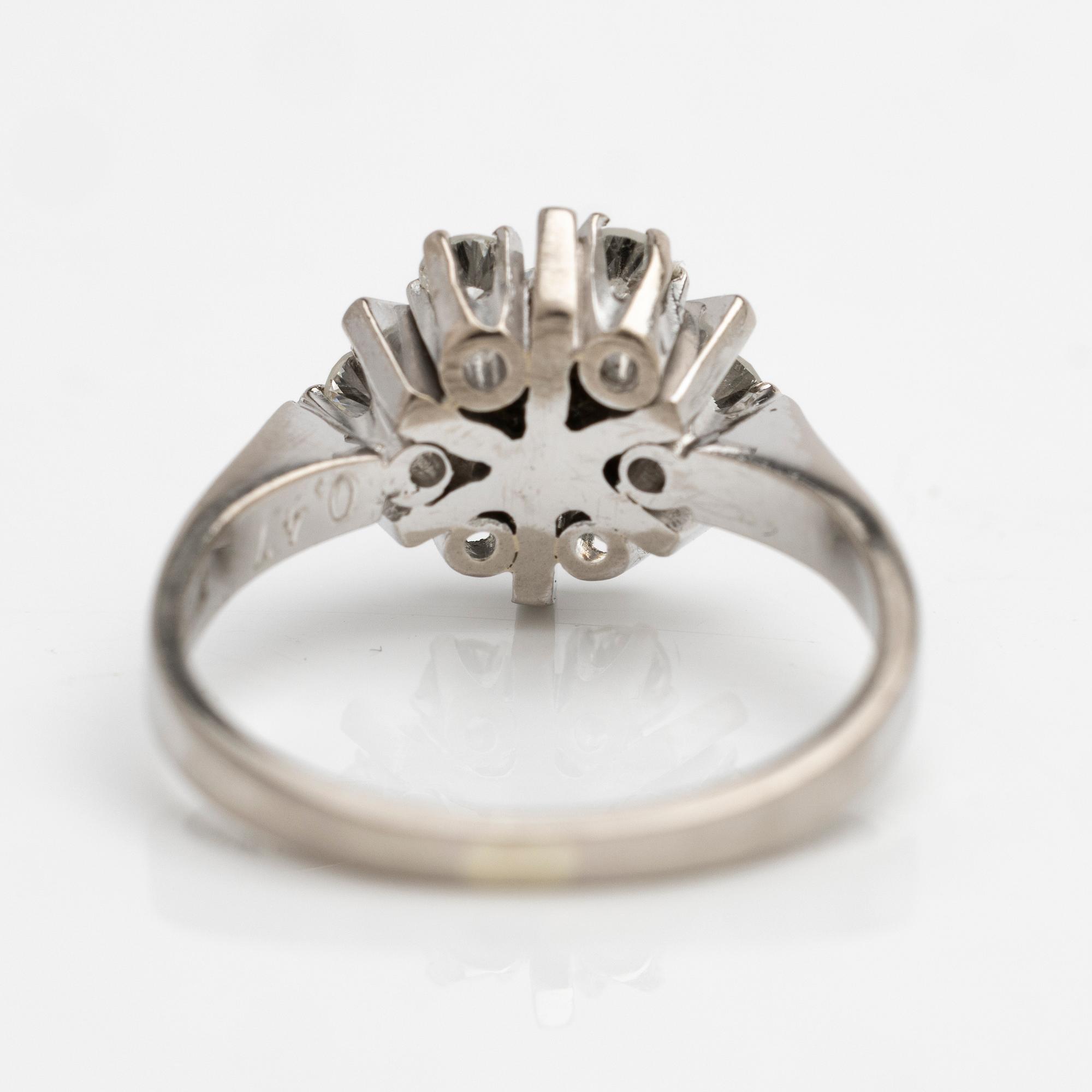 18K white gold and diamond ring, Ceson Guldvaru Ab, Gothenburg, 1975.