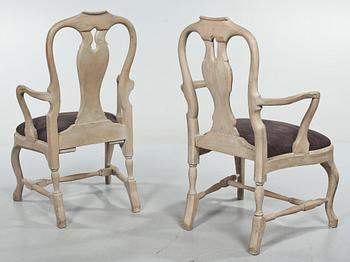 KARMSTOLAR, ett par, rokokostil, 1900-talets andra hälft.