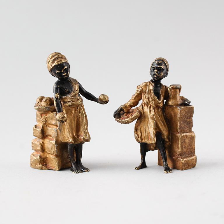 FIGURER, 2 st, wienerbronser, omkring år 1900.