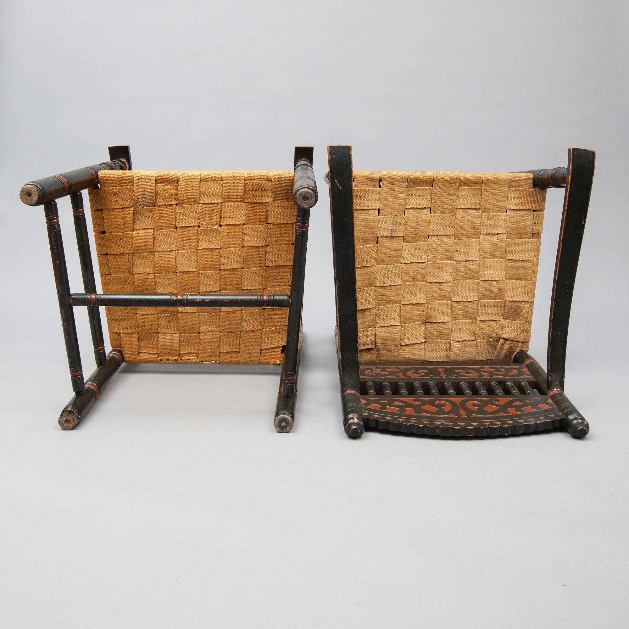 KARMSTOLAR, ett par, nationalromantisk stil, 1900-talets första hälft.