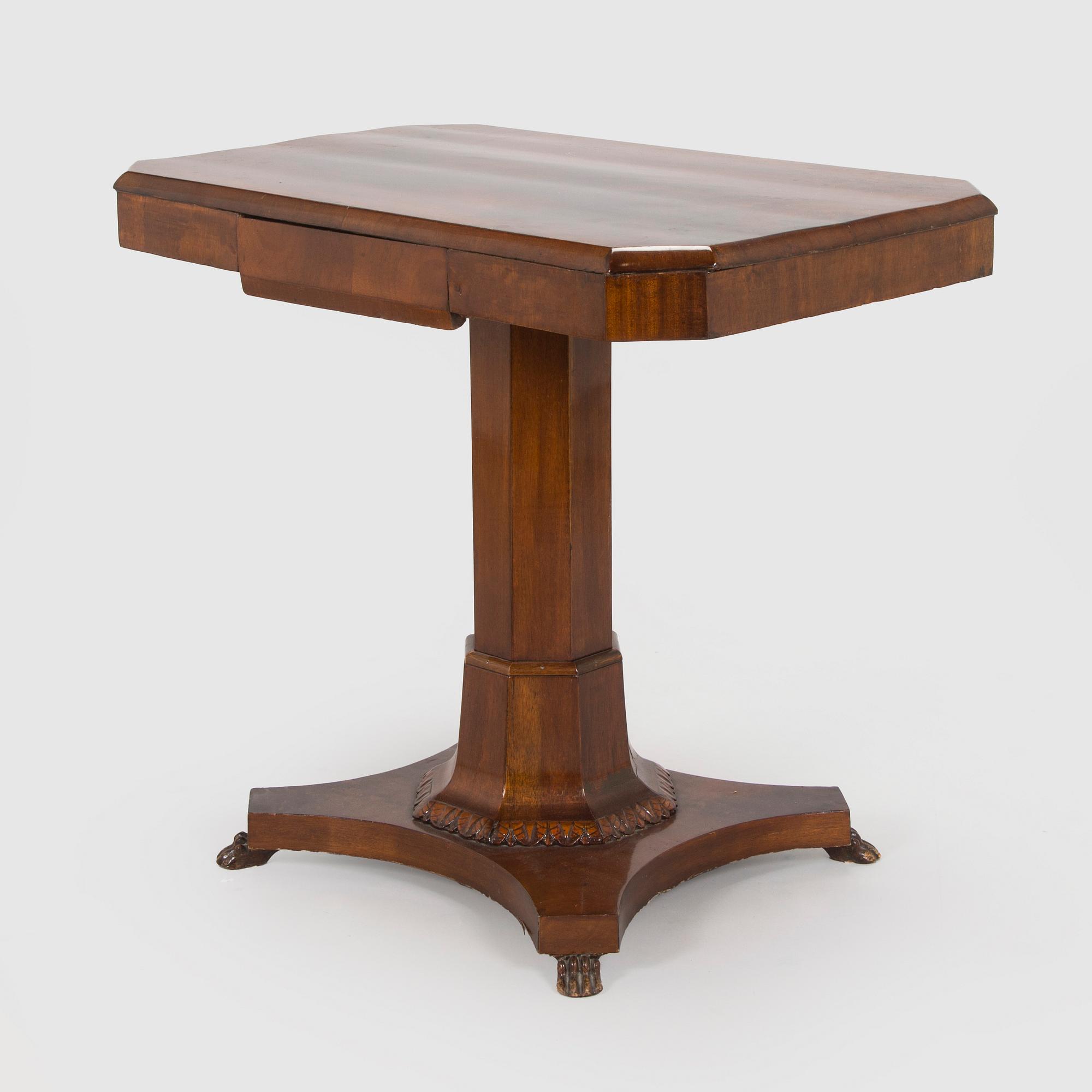 Sohva ja pöytä, biedermeier-tyyli, 1800-luvun loppupuoli.