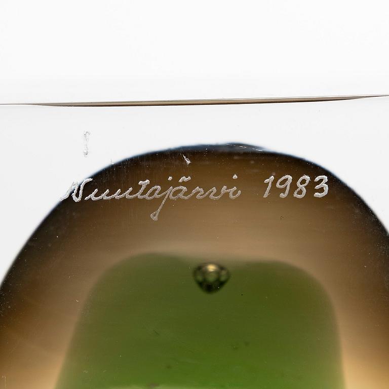 Oiva Toikka, An annual cube, signed Oiva Toikka Nuutajärvi 1983 and numbered 300/2000.