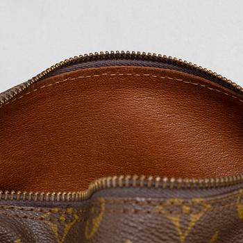 LOUIS VUITTON, A Monogram 'Papillon' bag.