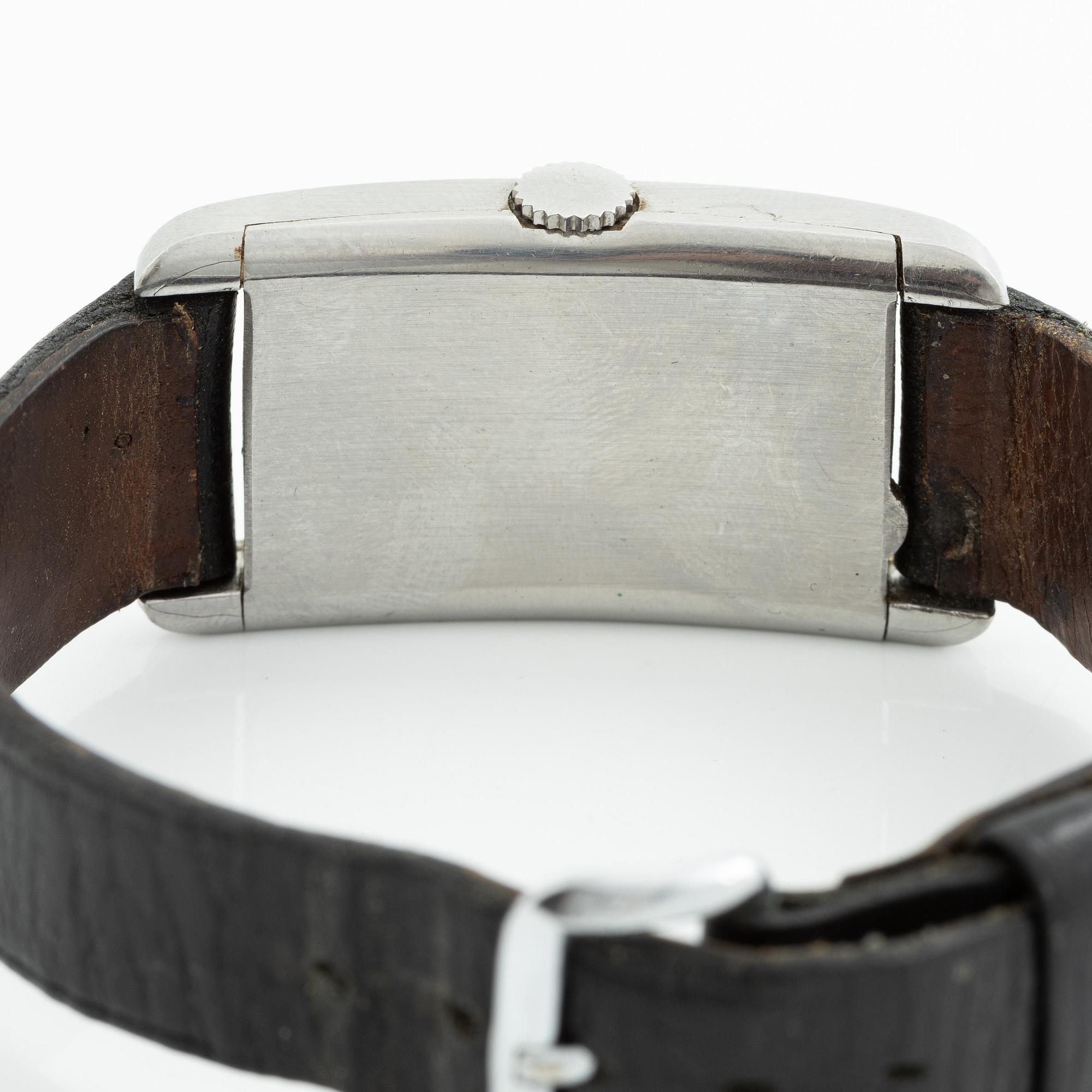 Movado, Curviplan, wristwatch, 23 x 32 (42.5) mm.