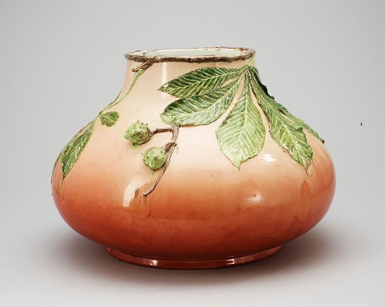 An Alf Wallander Art Noveau creamware urn, Rörstrand 1896.