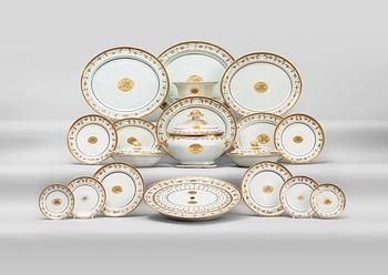 An enamelled and gold dinner service 65 pieces, Qing dynasty, Jiaqing (1796-1820).