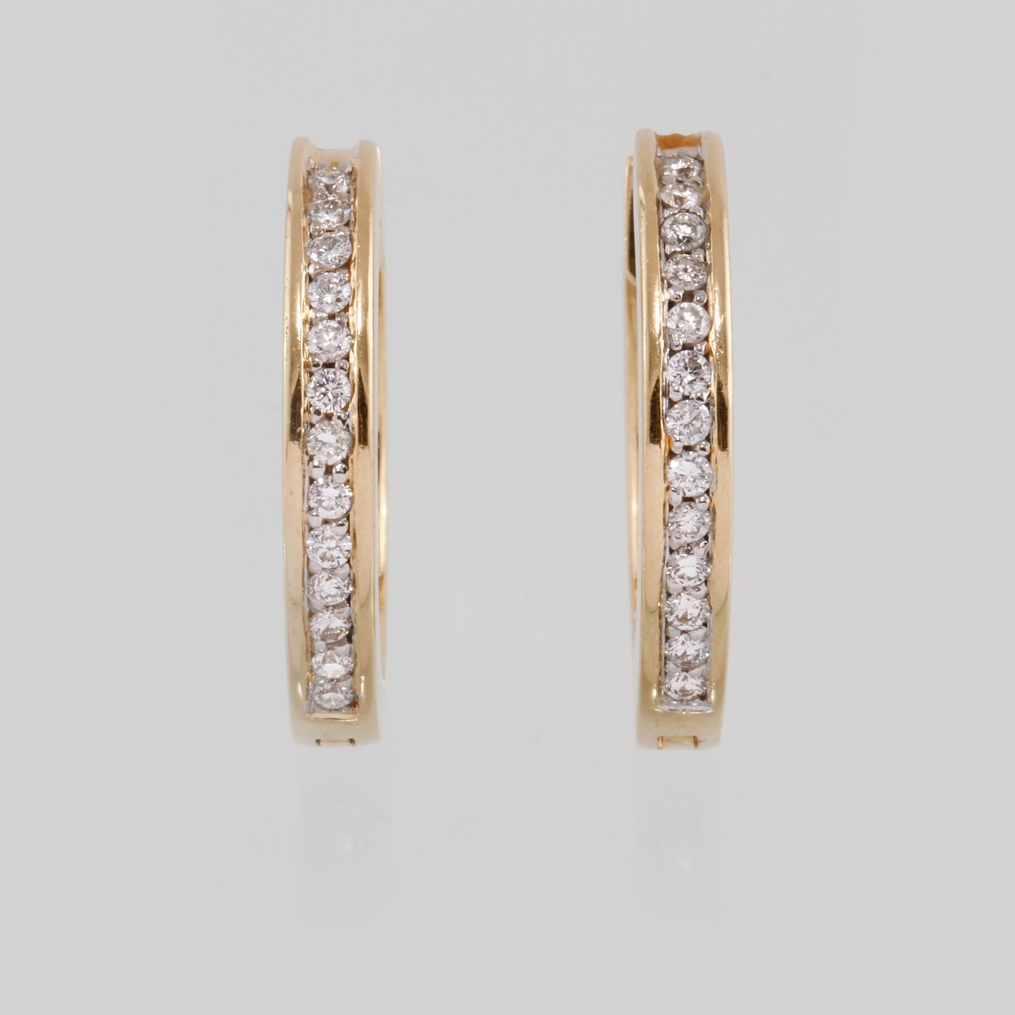 ÖRHÄNGEN, 18K guld med briljantslipade diamanter ca 2.00 ct, Manuel, Stockholm. Vikt 11,3 gram.