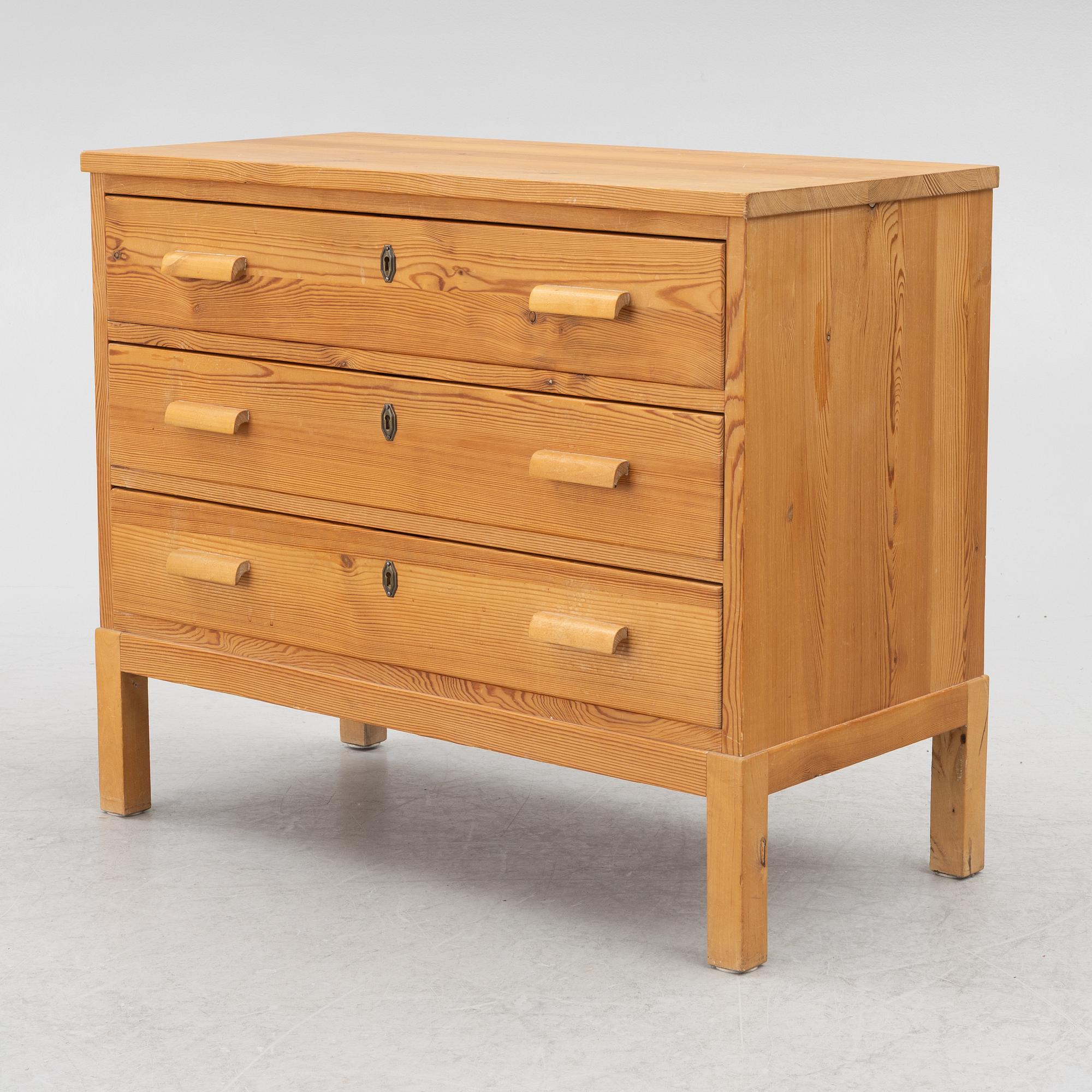 Chest of drawers, first half of the 20th century.