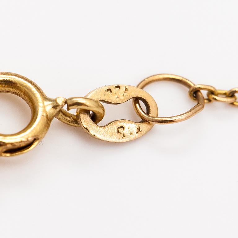 A 14K and 18K gold necklace with an ca. 2.22 ct emerald and a ca. 0.05 ct diamond.