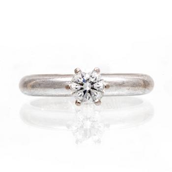Ring solitär 18K vitguld och briljantslipad diamant, Kaplans, GIA dossier medföljer.