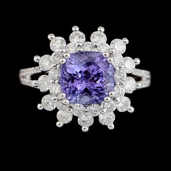 RING, 18K vitguld, diamanter tot ca 1.03 ct, tanzanit ca 2.45 ct.