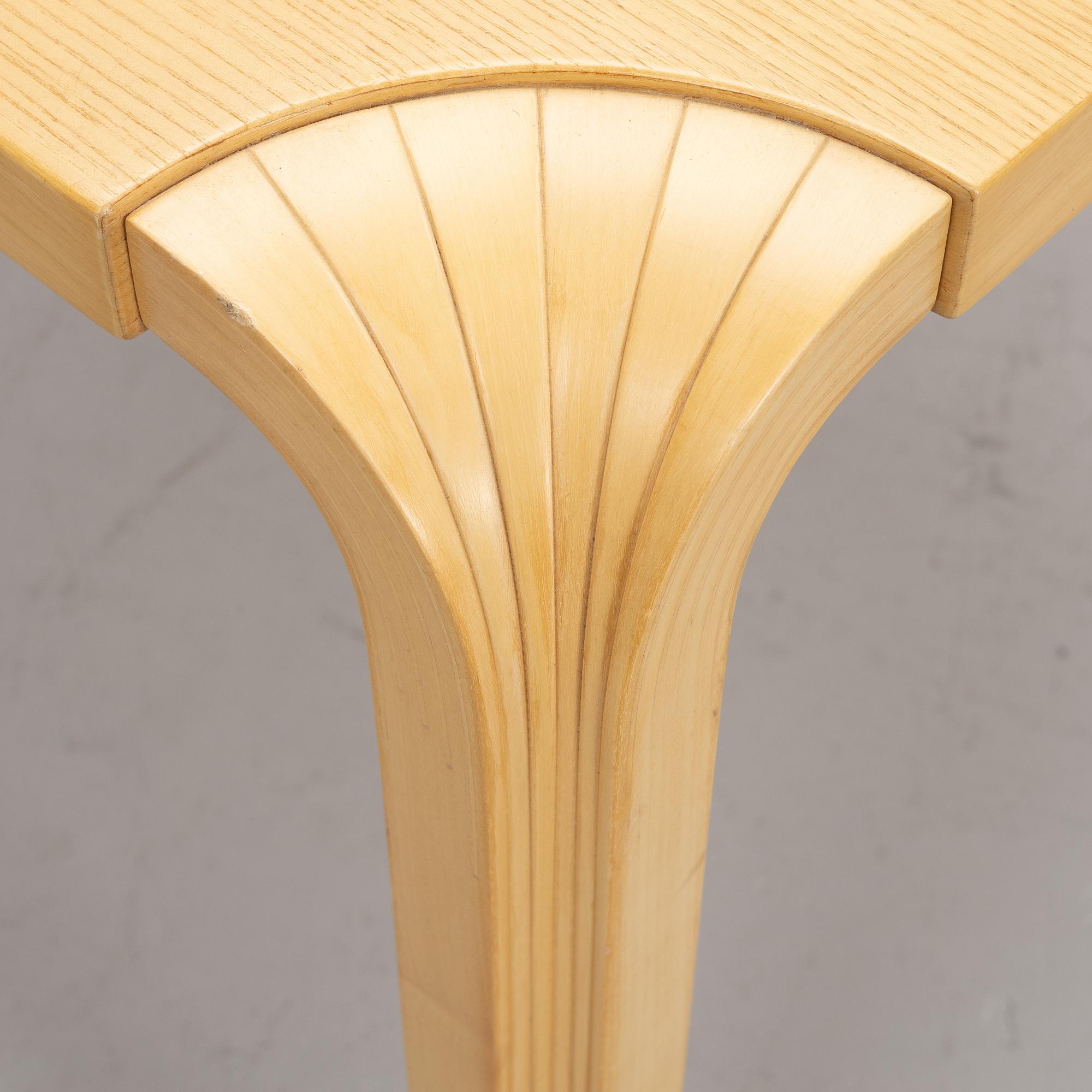 Alvar Aalto, soffbord, modell MX800B, Artek Finland.