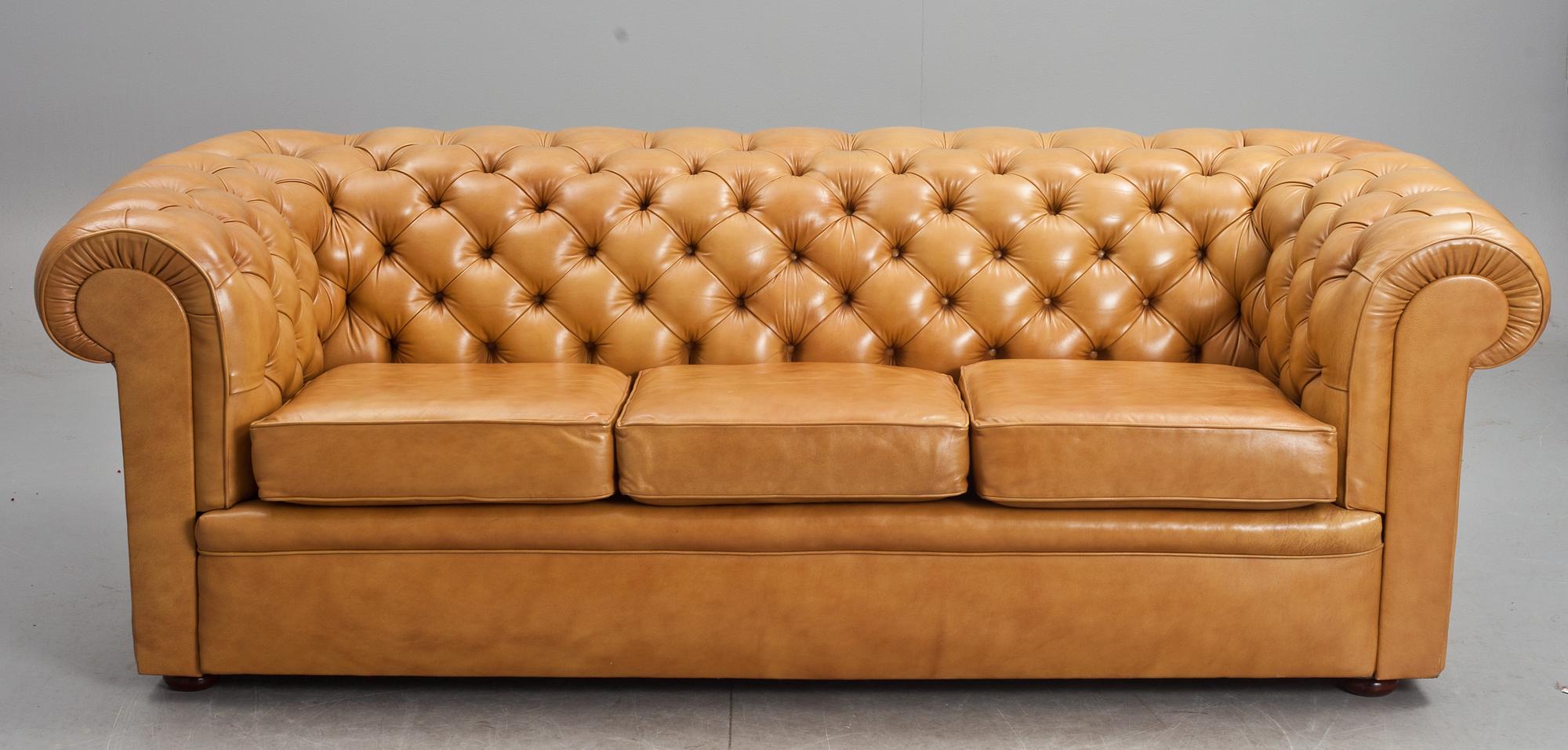 SOFFGRUPP, 3 delar, Chesterfield-modell, Wade Upholstery. England. 1900-talets andra hälft.