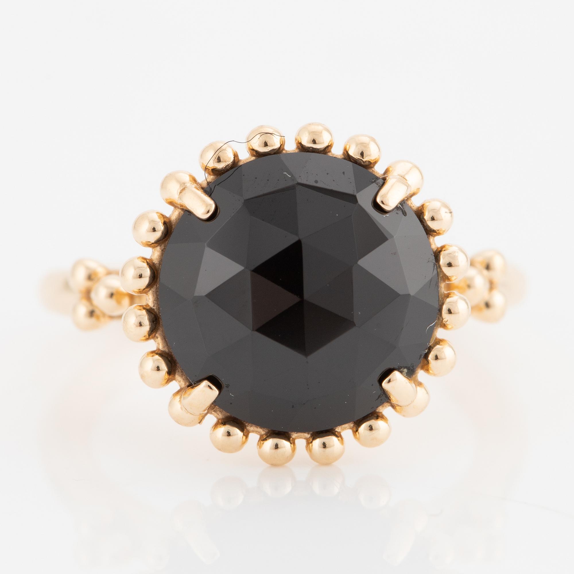 Ring 14K with black stone, possibly spinel, Pandora.