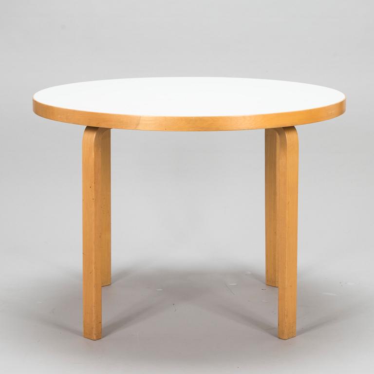 Alvar Aalto, a late 20th century dining table,  model '91' , Artek, Finland.