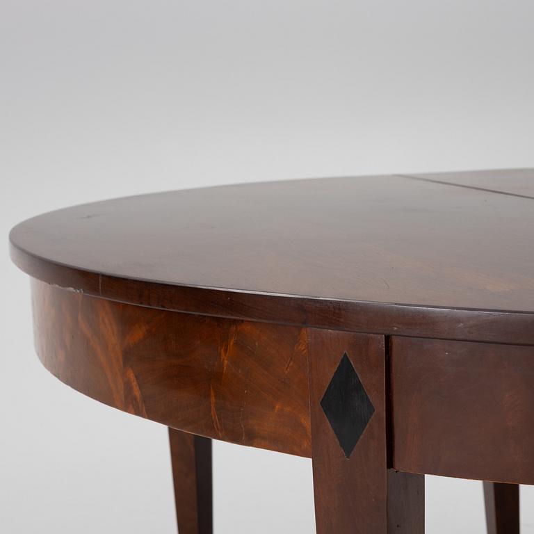 A dining table, France, circa 1800, Directoire.