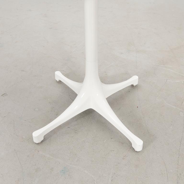 George Nelson "Jewelry chest on stand", modellnr 5515 1900-talets senare del.