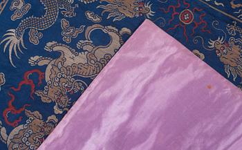 KUDDFODRAL, silke. Sen Qing dynasti. 92,5 x 96,5 cm.