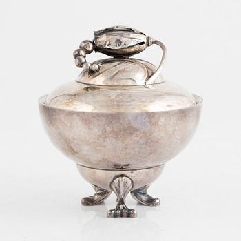 Georg Jensen, sockerskål med lock, "Magnolia/Blossom", sterling silver, Köpenhamn, Danmark 1915-1925, design nr 2E.