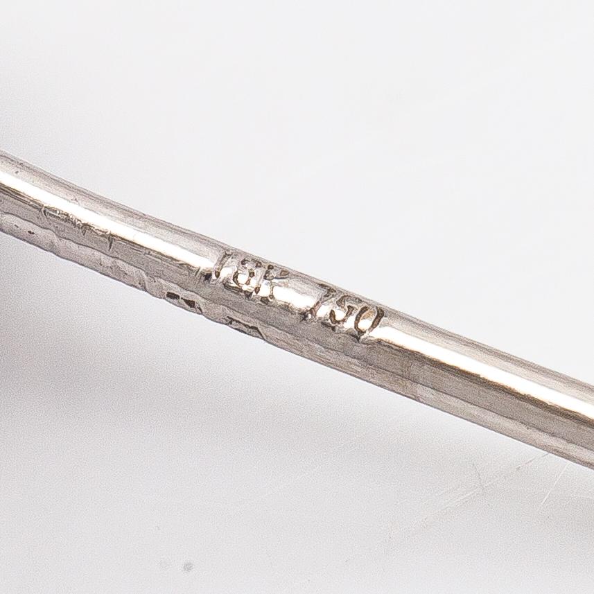 Cassandra Goad, a pair of 18K white gold earrigns with diamonds ca. 0.54 ct in total.