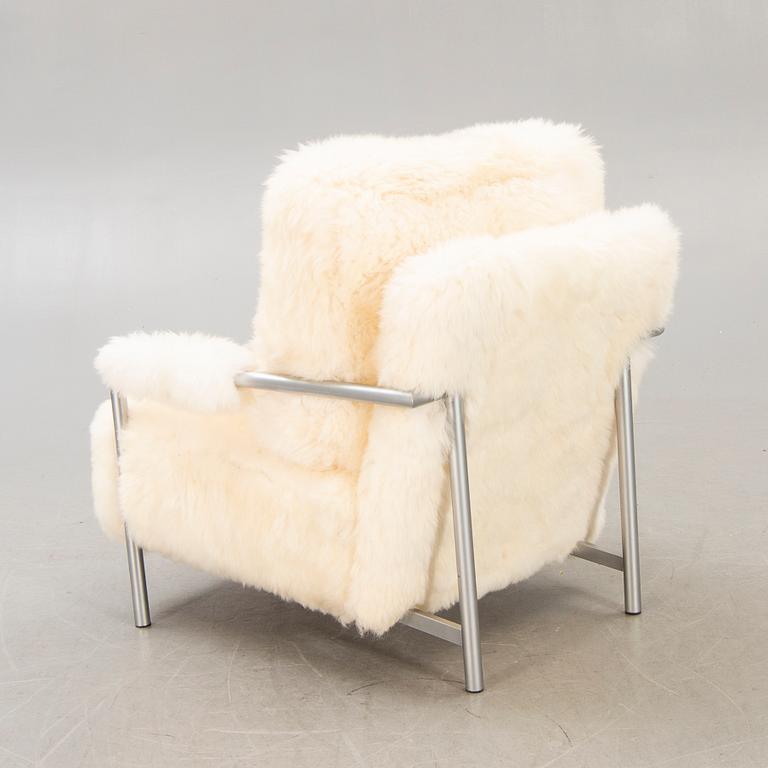 A 21st century Eilersen cheep skin armchair.