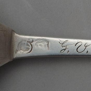 SKED med dubbel kerubknopp, otydlig mästarstämpel, Uppsala 1700-tal.