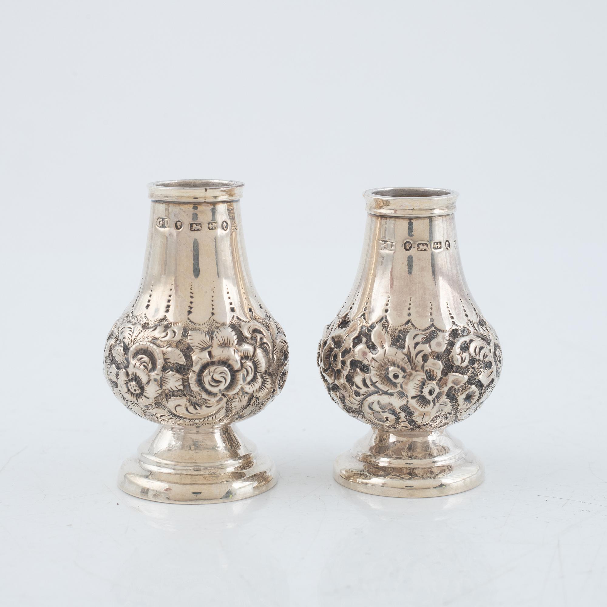 Bordstillbehör, 4 delar, silver, England, 1800-tal.