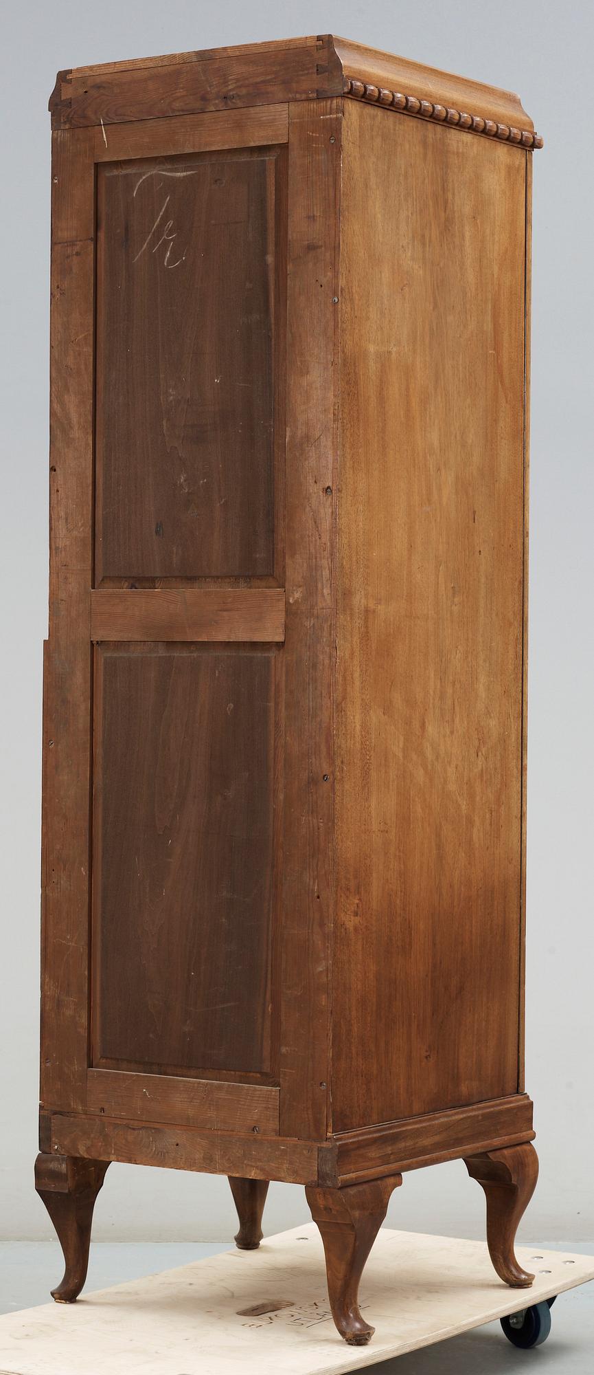 VITRINSKÅP, Louis XV-stil, sent 1800-tal.