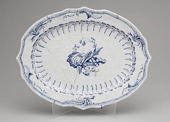 UPPLÄGGNINGSFAT, fajans, rokoko, Rörstrand. sign och dat, 1700-talets andra hälft.