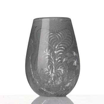 Nils Landberg, "expo 129", a unique glass vase, Orrefors 1944.