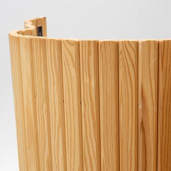 Alvar Aalto, a model 100 screen/room divider, Artek, Finland, 21st century.