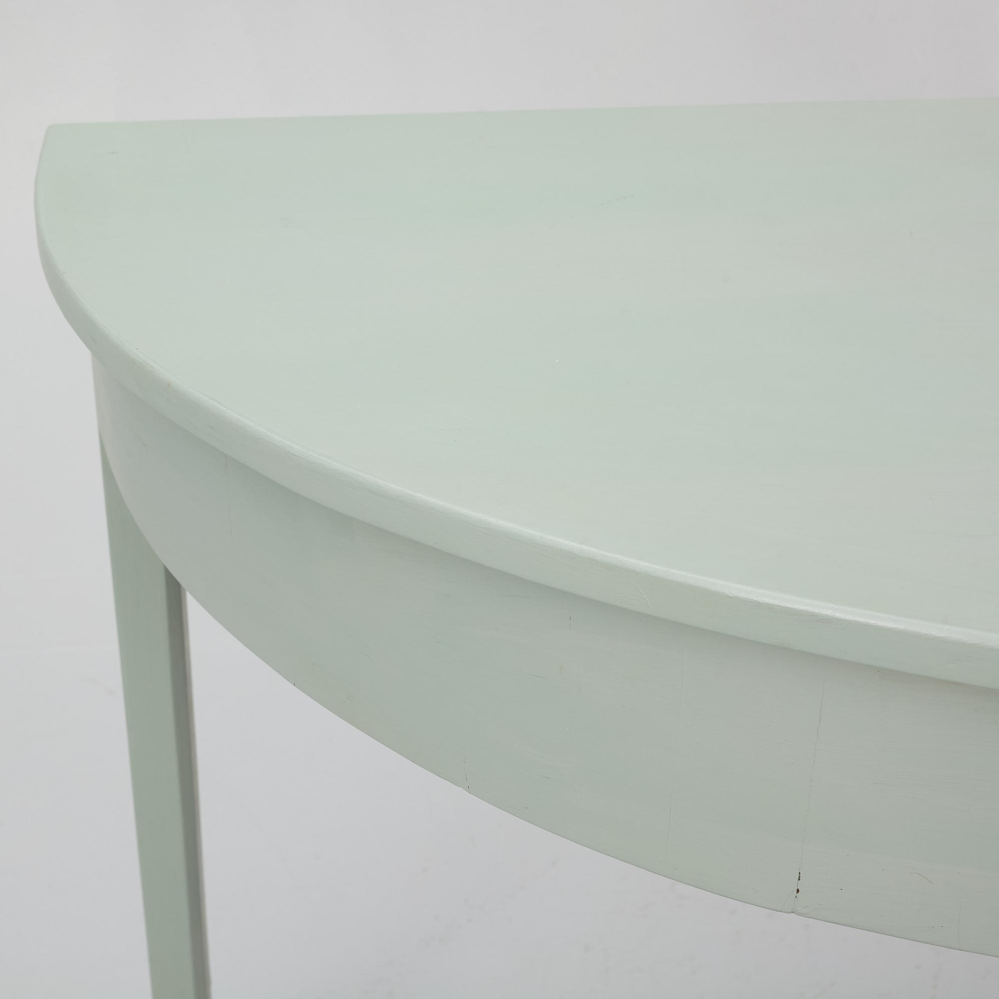 A dining table, second half of the 19th century.