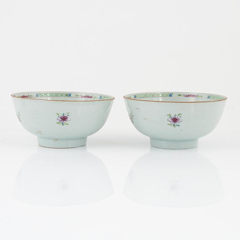 Spilkumar / skålar, ett par, porslin, Kina, Qianlong (1736-95), Qingdynastin.