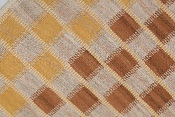 CARPET. "Schackrutan brun". Flat weave. 259,5 x 206,5 cm. Signed AB MMF BN.