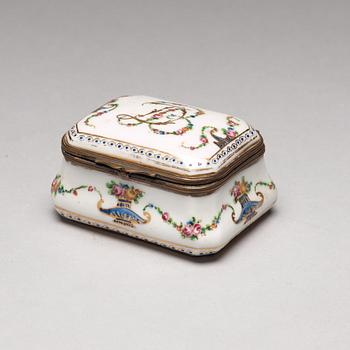 A group of six snuff boxes, 19th/20th Century.