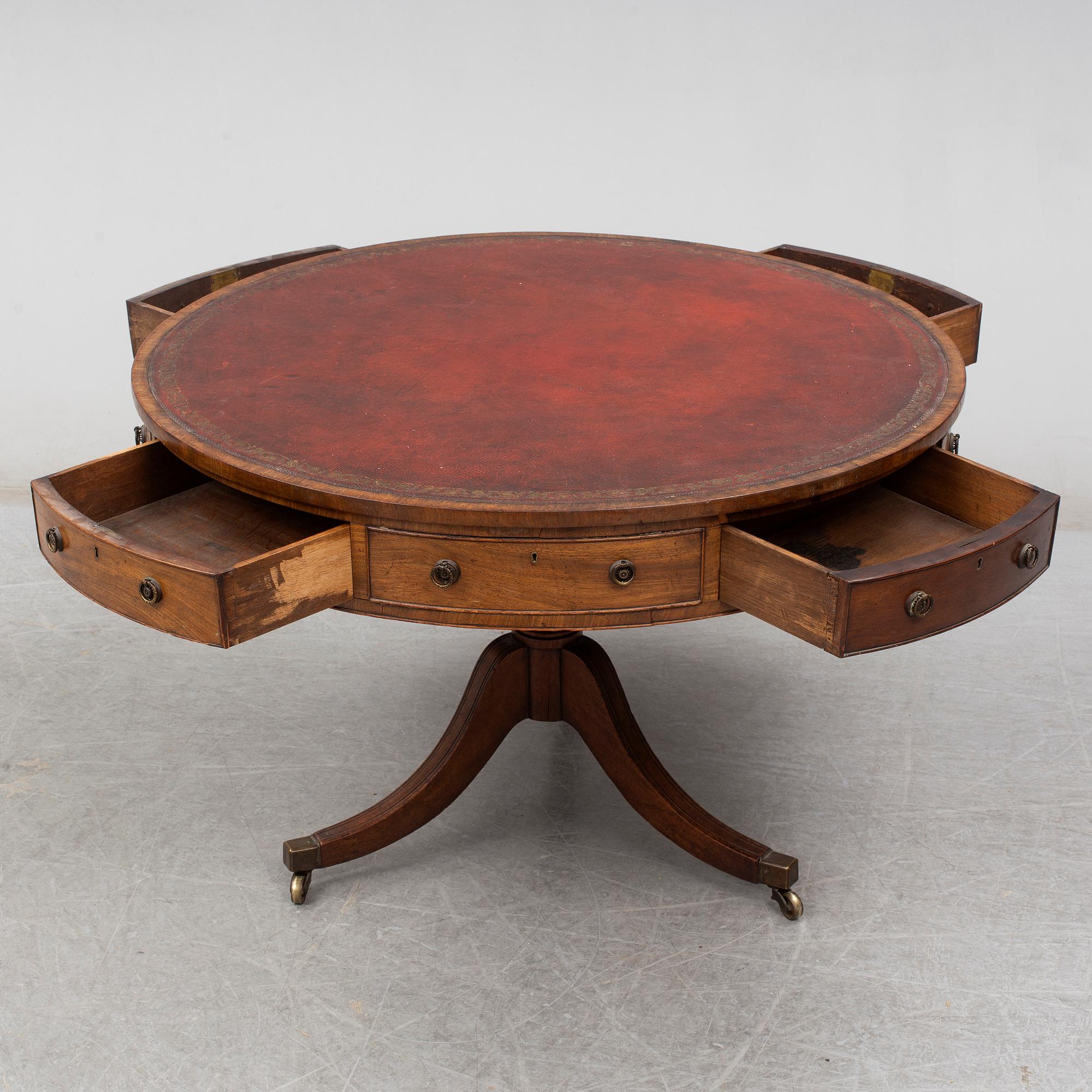 An English 19th century table.