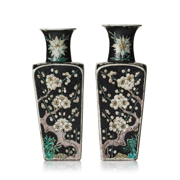 A pair of famille noire vases, late Qing, c. 1900.